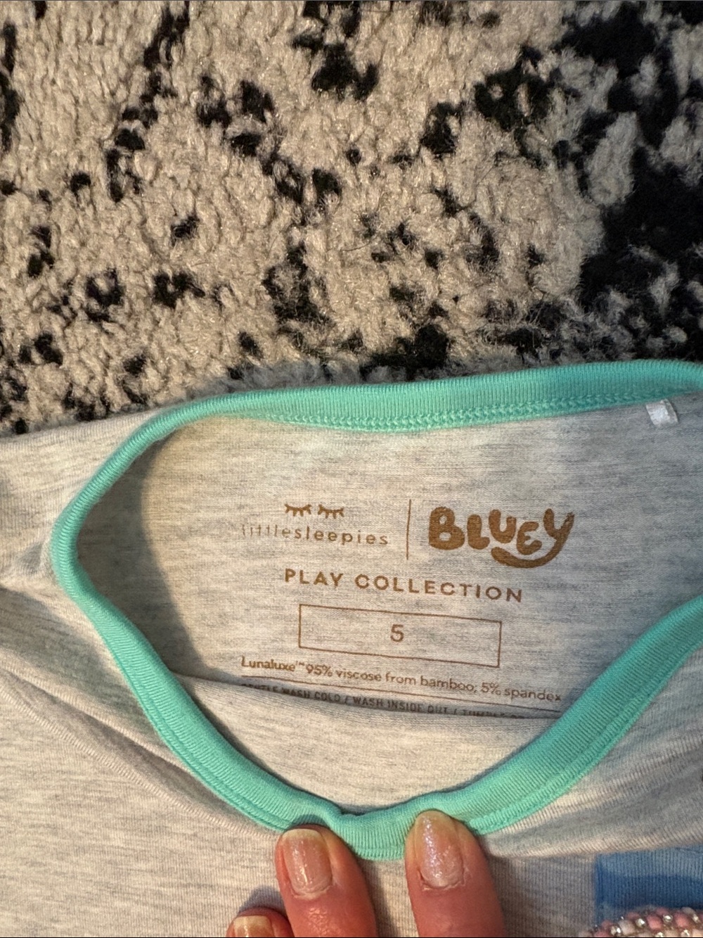 Bluey Pocket Tee for Kids - Light Gray & Blue - Picture 2 of 3